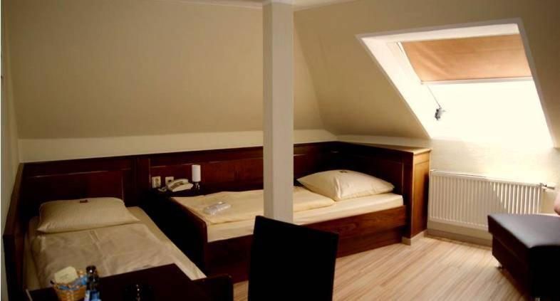 Hotel am Wilhelmsplatz Stuttgart Buitenkant foto
