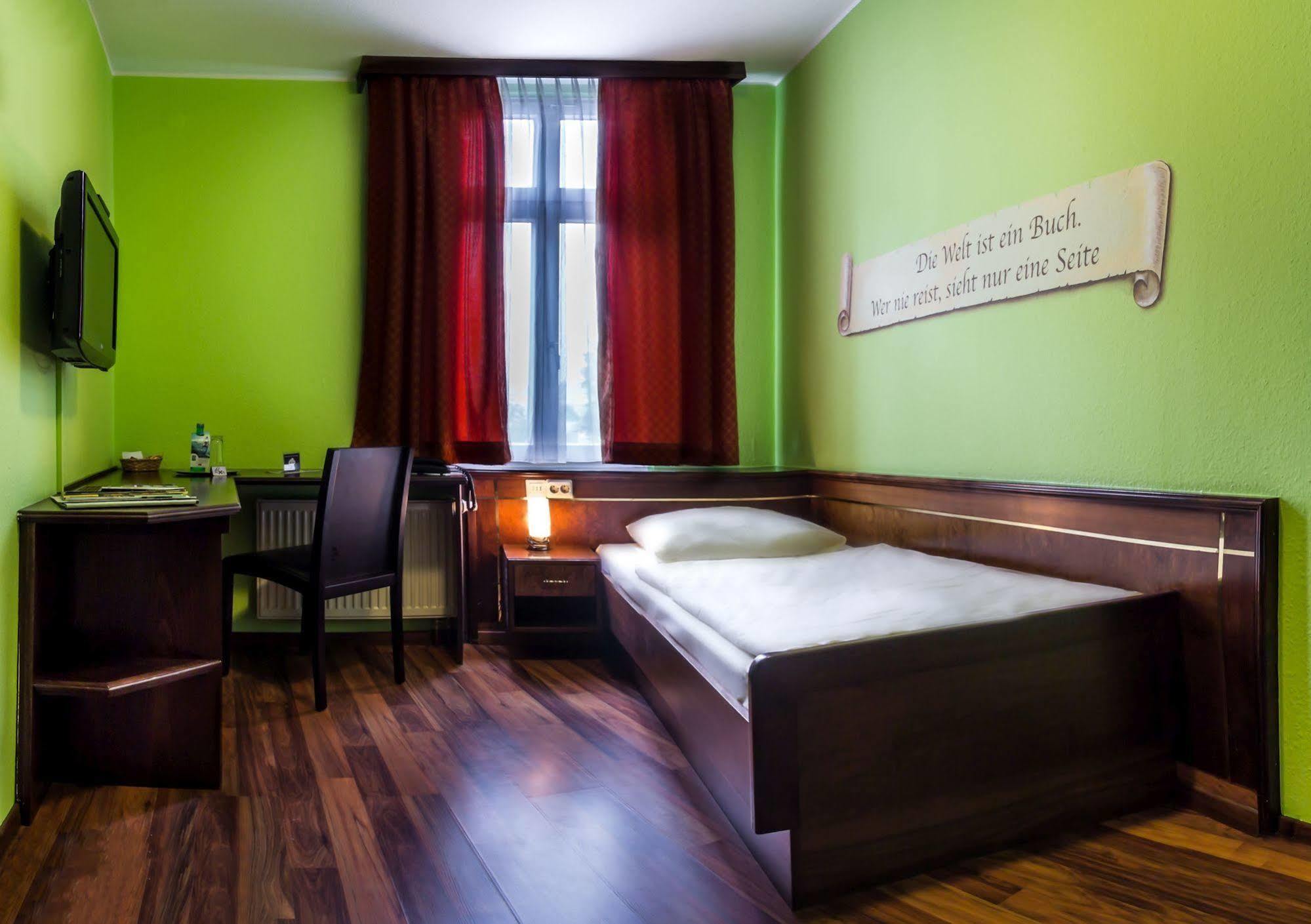 Hotel am Wilhelmsplatz Stuttgart Buitenkant foto