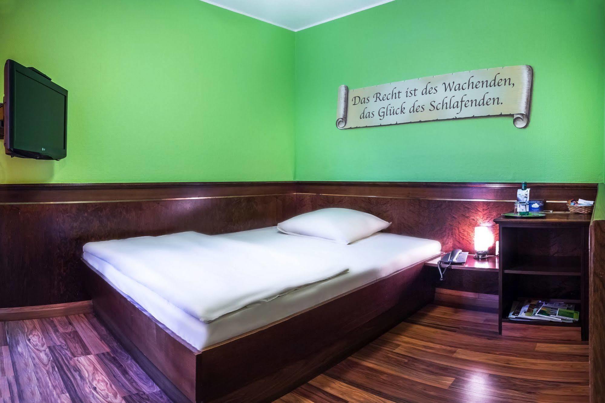 Hotel am Wilhelmsplatz Stuttgart Buitenkant foto