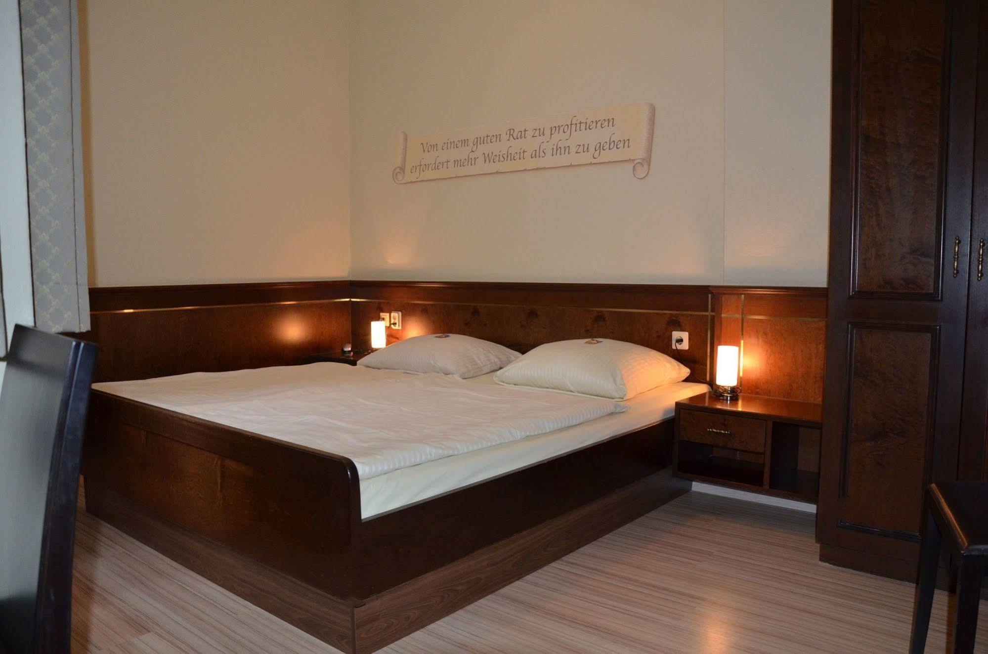 Hotel am Wilhelmsplatz Stuttgart Buitenkant foto