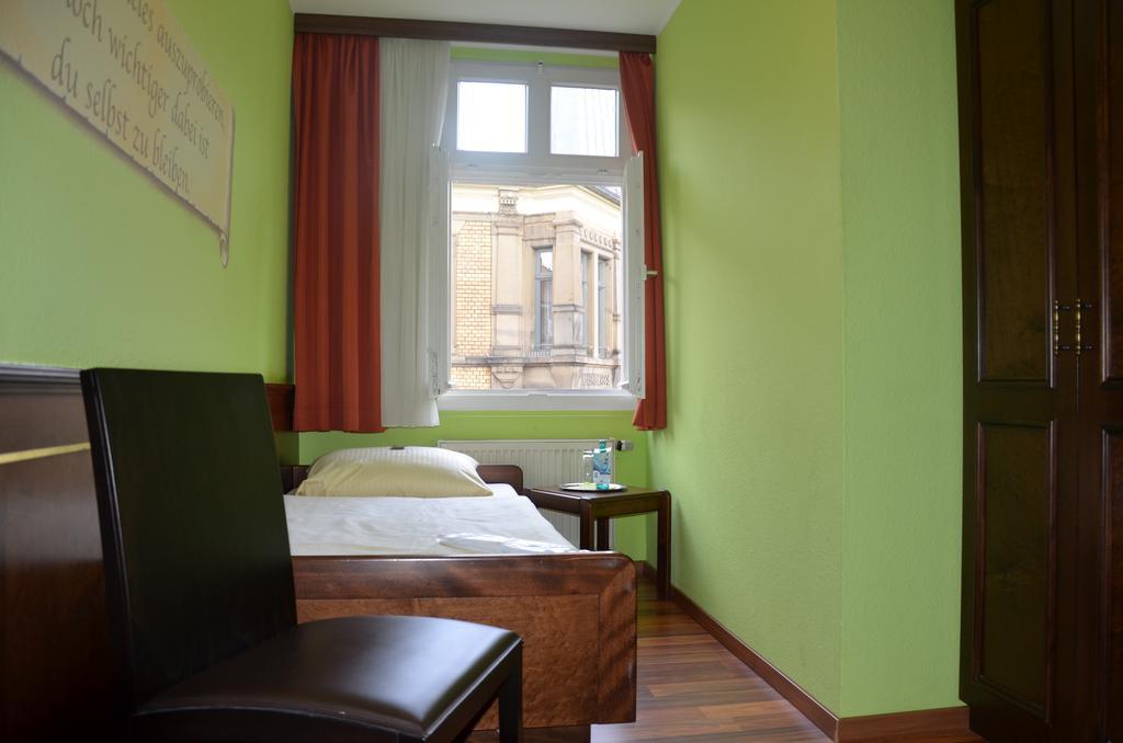 Hotel am Wilhelmsplatz Stuttgart Kamer foto